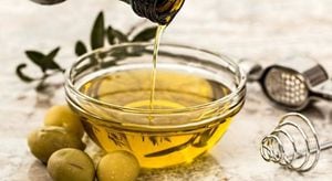 Te enseñamos a hacer una crema casera para desvanecer las estrías con aceite de oliva, azúcar y limón