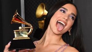 Premios Grammy: la reacción de Bad Bunny cuando cantó Dua Lipa