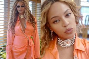 Beyoncé  muestra que el vestido cruzado de seda con cadena de cristal es un look ideal de vacaciones