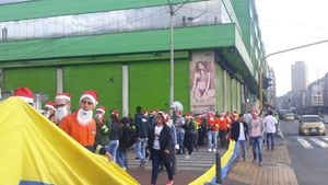 Vestidos de Papá Noel, comerciantes de San Victorino dicen cómo protegerán sus negocios en marchas