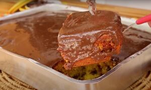 Receita deliciosa de bolo de cenoura trufado com cobertura de brigadeiro