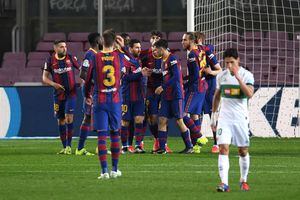 El Barcelona derrota al Elche con doblete de Messi