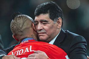 “¡Yo le pondría la camiseta de Boca directamente!”: en Argentina recuerdan cuando Maradona confesó su admiración por Vidal