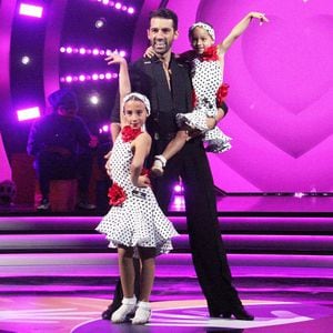 Vídeo: Toni Costa baila junto a Alaïa en el Teletón