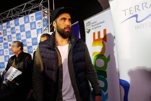 Claudio Bravo bromea con su ausencia de la Roja: "No me llaman ni para reemplazar al utilero"