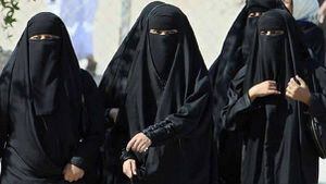 Mujeres saudíes utilizan las redes sociales para protestar contra el uso obligatorio de la abaya