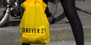 Forever 21 cerrará 350 tiendas en todo el mundo y esta es la razón de la decisión