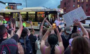 Nueva York: Los conductores de autobuses se niegan a transportar policías y detenidos