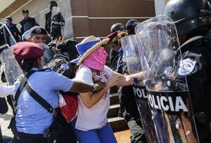 VIDEO. Policía de Nicaragua reprime violentamente protesta contra Ortega