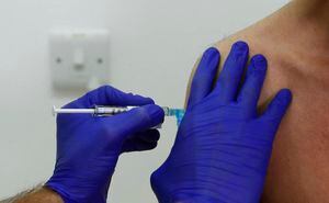 Francia administrará vacunas de refuerzo a todos los adultos