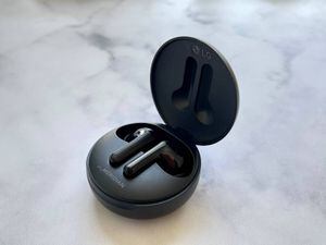 Review de los audífonos inalámbricos LG Tone Free: ¡Se limpian solos! [FW Labs]