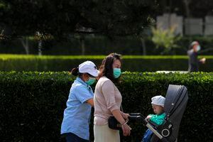 China registra solo tres nuevos casos de coronavirus