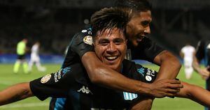 Racing de los chilenos empató en un electrizante partido con Talleres y se alejó del liderato de la Superliga Argentina