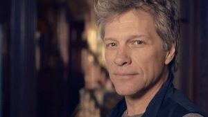 Jon Bon Jovi es captado en restaurant lavando platos ante pandemia por coronavirus