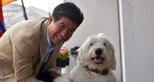 Jorge Yunda acudió al Municipio de Quito acompañado de su perro Zeus
