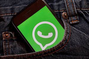 WhatsApp activa nuevas funciones sobre los fondos de pantalla, buscador de stickers