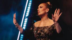 Adele sufrió “picor inguinal” por sudar “mucho” mientras actuaba en Las Vegas