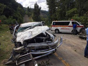 Dos fallecidos y diez heridos por accidente en ruta hacia Antigua Guatemala