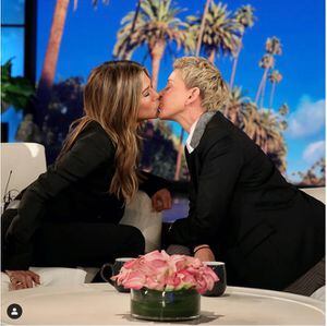 ¡El tremendo beso de Jennifer Aniston con Ellen DeGeneres!