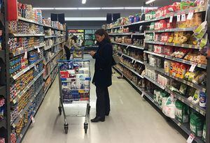 ¿Harán repartos desde allá? ONG asegura que supermercados españoles son más baratos que los chilenos