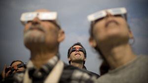 Eclipse Solar en Chile: ¿Dónde y a qué precio puedo adquirir los lentes autorizados?