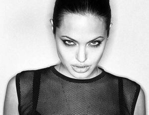 Fotos desconocidas del pasado oscuro de Angelina Jolie
