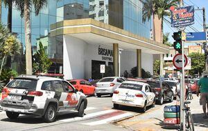 Suspeito de roubo está há 36 horas escondido na tubulação de shopping
