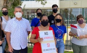 Protestan frente a Educación por desmantelar escuela en Vega Alta en medio de la pandemia