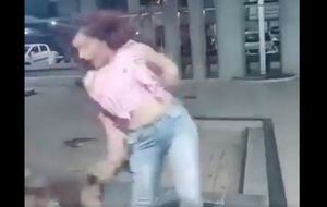 Hay que tener cuidado dónde se baila: perro muerde a mujer cuando grababa video para TikTok
