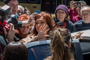 Expresidenta Kirchner gana banca del Senado en legislativas argentinas