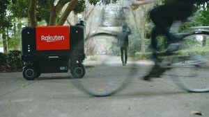 Honda prueba robot delivery que se anticipa a movimientos de peatones y ciclistas en medio de la ciudad