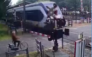 VÍDEO: Mulher imprudente milagrosamente se salva de ser atropelada por um trem de alta velocidade; assista