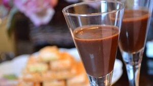 Receita: faça um licor de chocolate cremoso em sua casa