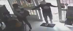 VIDEO: delincuentes encerraron a los clientes y empleados de una peluquería del norte de Bogotá