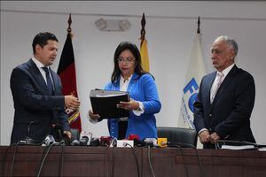 Gobierno entregó 2,500 hojas de informe de proyectos del régimen de Rafael Correa