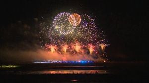 Festival de fuegos artificiales ilumina el cielo de Moscú así celebraron el “Rostec"