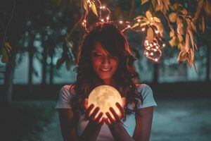 Horóscopo semanal: Tres consejos para aprovechar la Luna Llena en Acuario