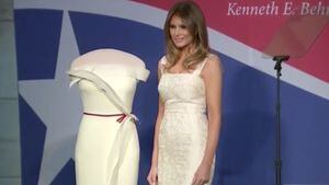 Melania Trump dona a un museo el vestido que lució en el baile presidencial
