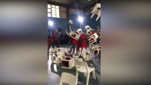 Sudáfrica: políticos pelean a sillazos durante debate televisivo