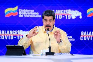 Nicolás Maduro presentó unas gotas "milagrosas" que supuestamente "neutralizan" el coronavirus