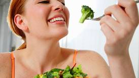 Dieta: ¿Qué tanto daño puede hacer “picar” entre comidas?