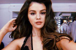 El lujoso manicure de Selena Gomez con brillos y piedras perfecto para la temporada