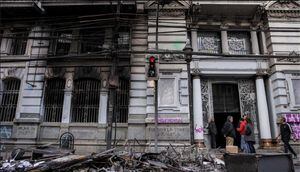 Chile: Se suspende el alza del precio del metro y se decreta toque de queda