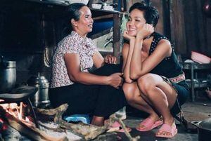 Miss Vietnam regresa su humilde casa a reencontrarse con su mamá