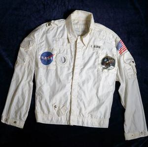 NASA experimenta lavar la ropa de los astronautas en el espacio: actualmente usan la misma prenda hasta que el olor sea insoportable