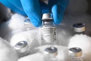 Pfizer asegura que su vacuna es "eficaz" para las variantes del coronavirus