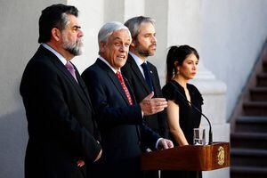 Ley antisaqueos, antiencapuchados y delitos cometidos con barricadas: Piñera anuncia agenda en materia de seguridad y convoca al polémico COSENA