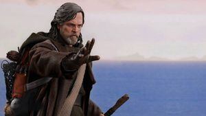 Luke Skywalker reseña los muñecos de Luke Skywalker