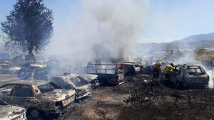 Más de 100 carros fueron calcinados en incendio en patio de retención vehicular en Quito
