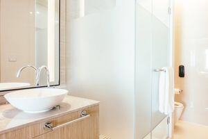 3 dicas incríveis para limpar rejunte encardido e deixar o banheiro brilhando